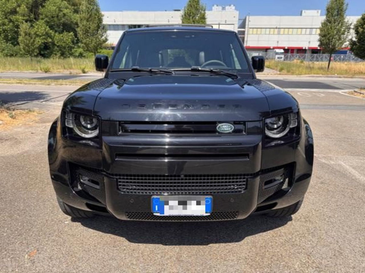 Land Rover Defender 110 5.0 V8 awd 525cv auto (2)