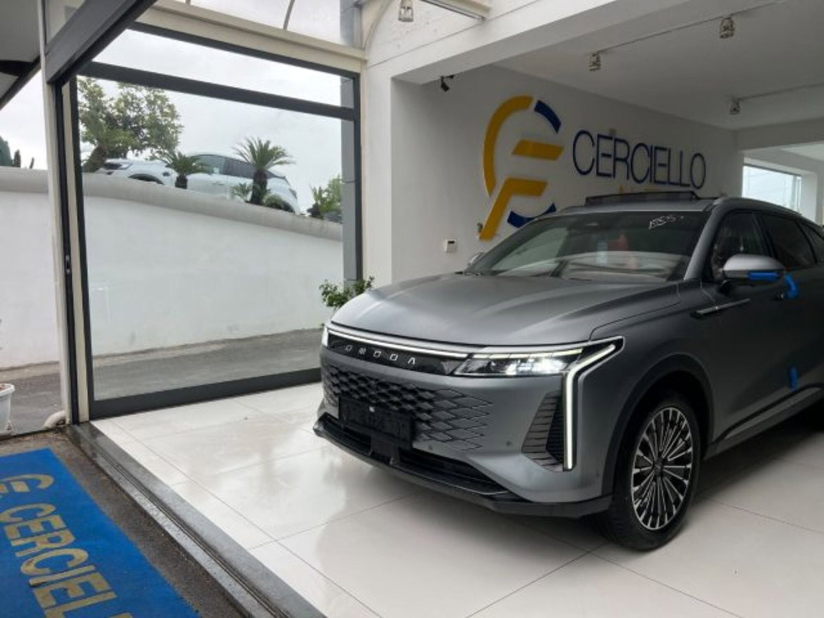 Omoda Omoda 9 SHS-P 1.5 tgdi phev Black Knight i-awd (2)