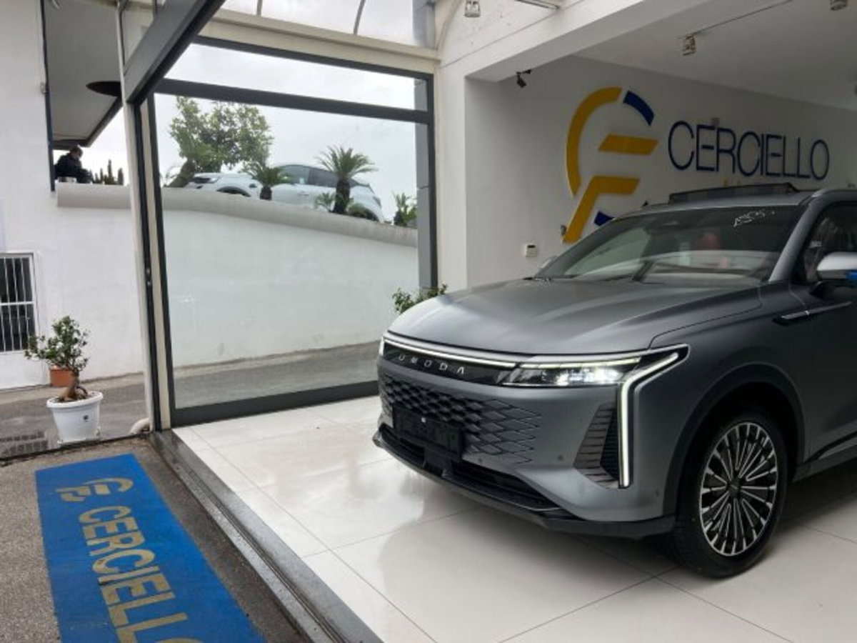 Omoda Omoda 9 SHS-P 1.5 tgdi phev Black Knight i-awd (6)