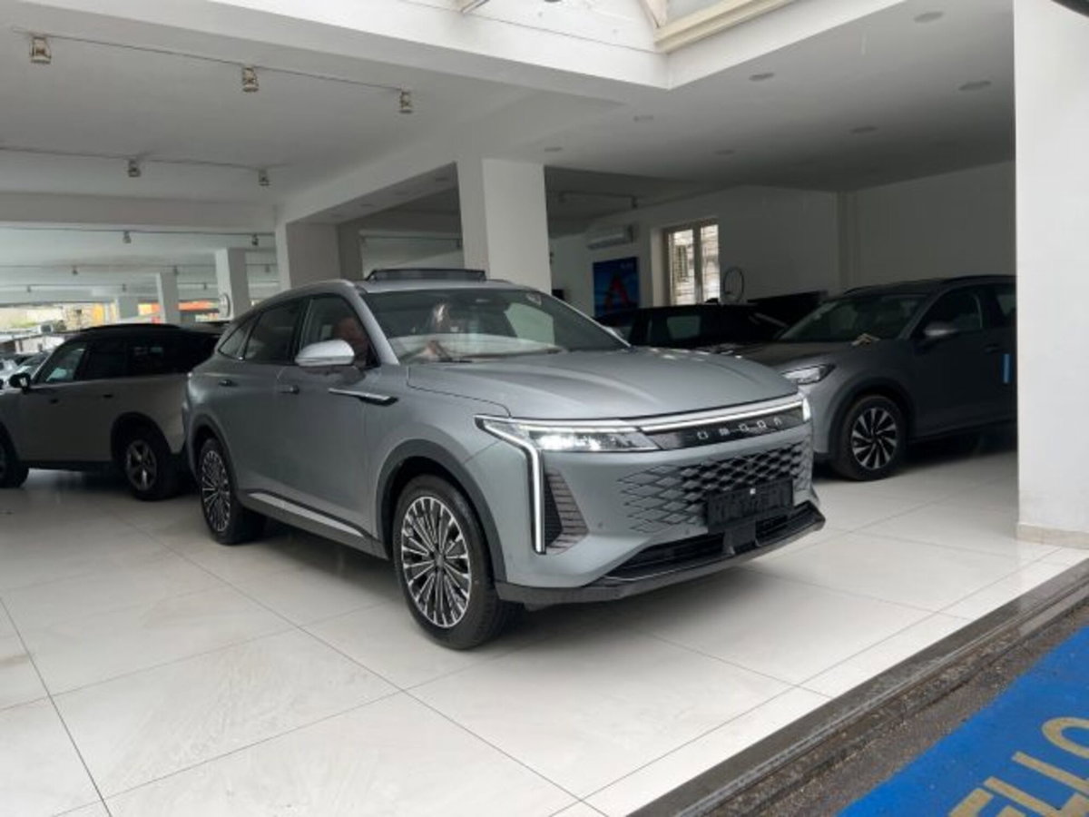 Omoda Omoda 9 SHS-P 1.5 tgdi phev Black Knight i-awd (7)