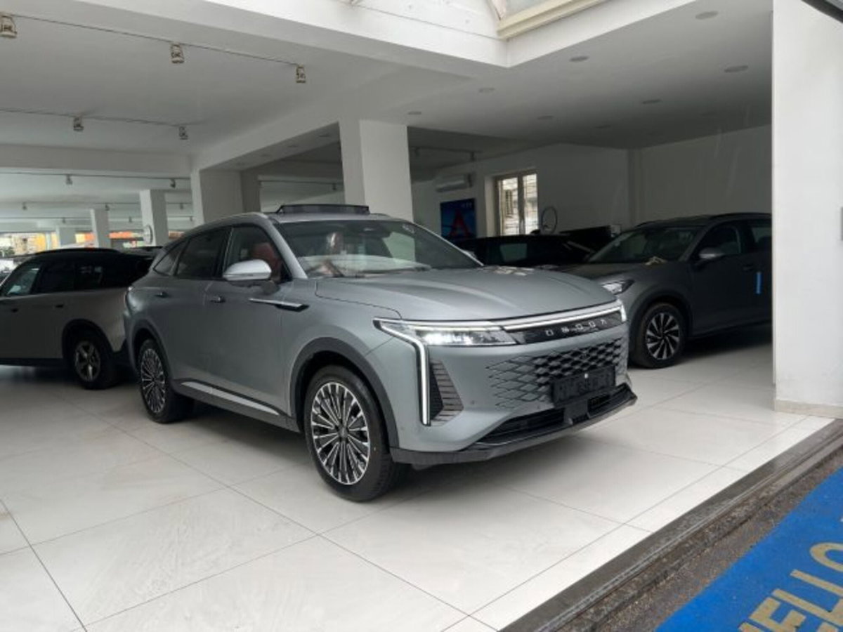 Omoda Omoda 9 SHS-P 1.5 tgdi phev Black Knight i-awd (8)