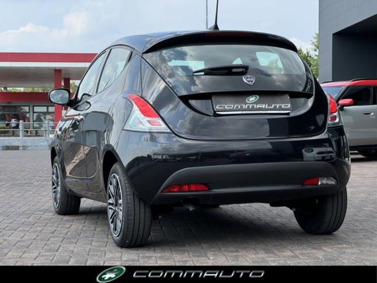 Lancia Ypsilon 1.0 FireFly 5 porte S&S Hybrid Gold Plus (3)