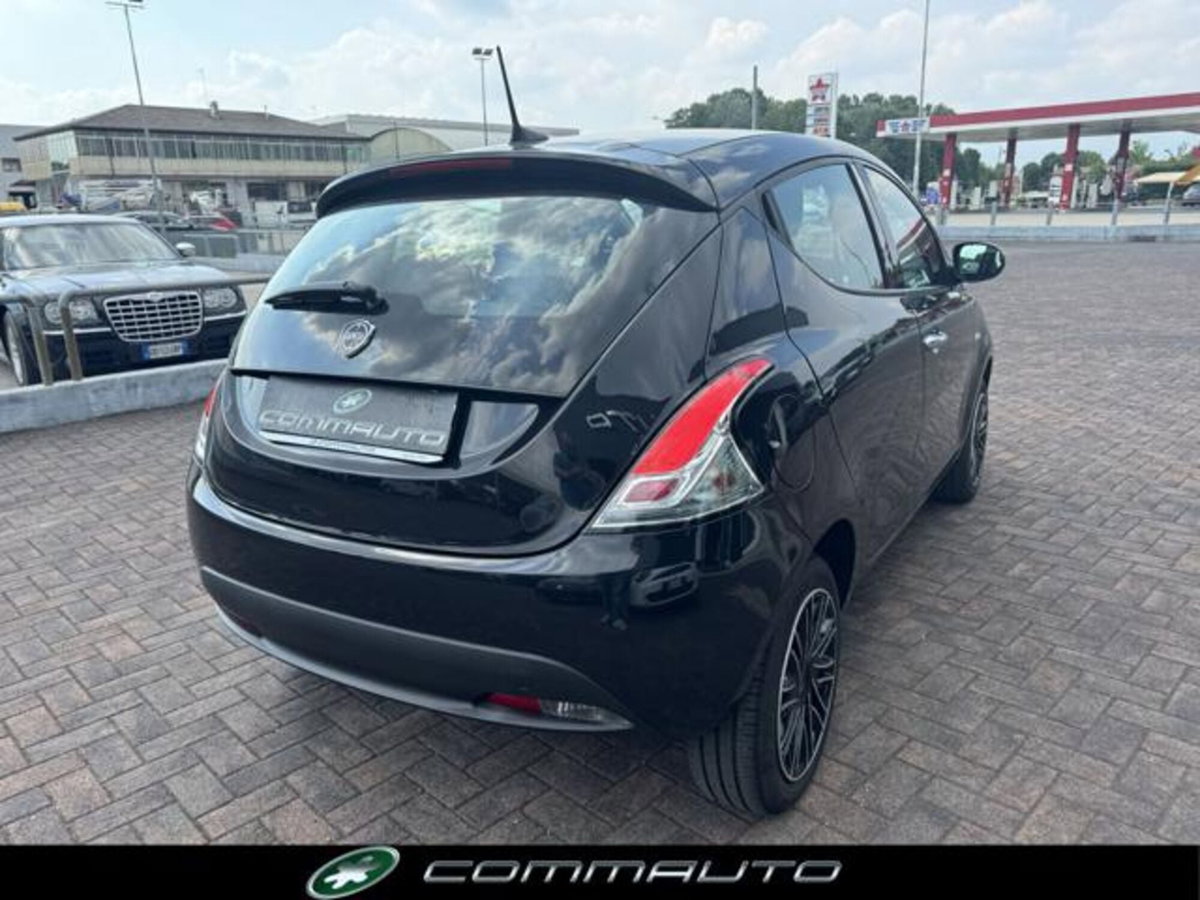 Lancia Ypsilon 1.0 FireFly 5 porte S&S Hybrid Gold Plus (4)