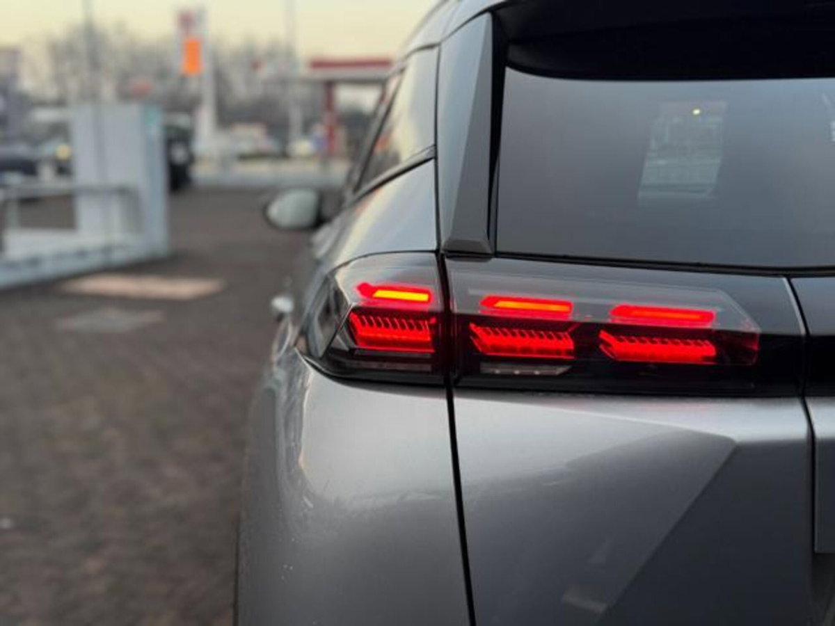 Peugeot 2008 PureTech 100 S&S Allure (10)