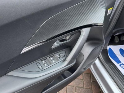 Peugeot 2008 PureTech 100 S&S Allure (12)
