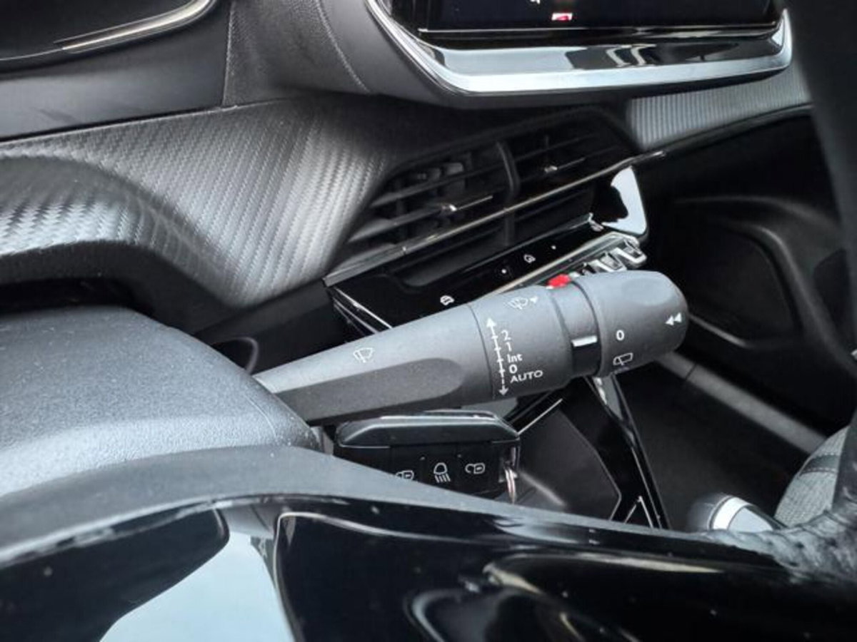 Peugeot 2008 PureTech 100 S&S Allure (15)