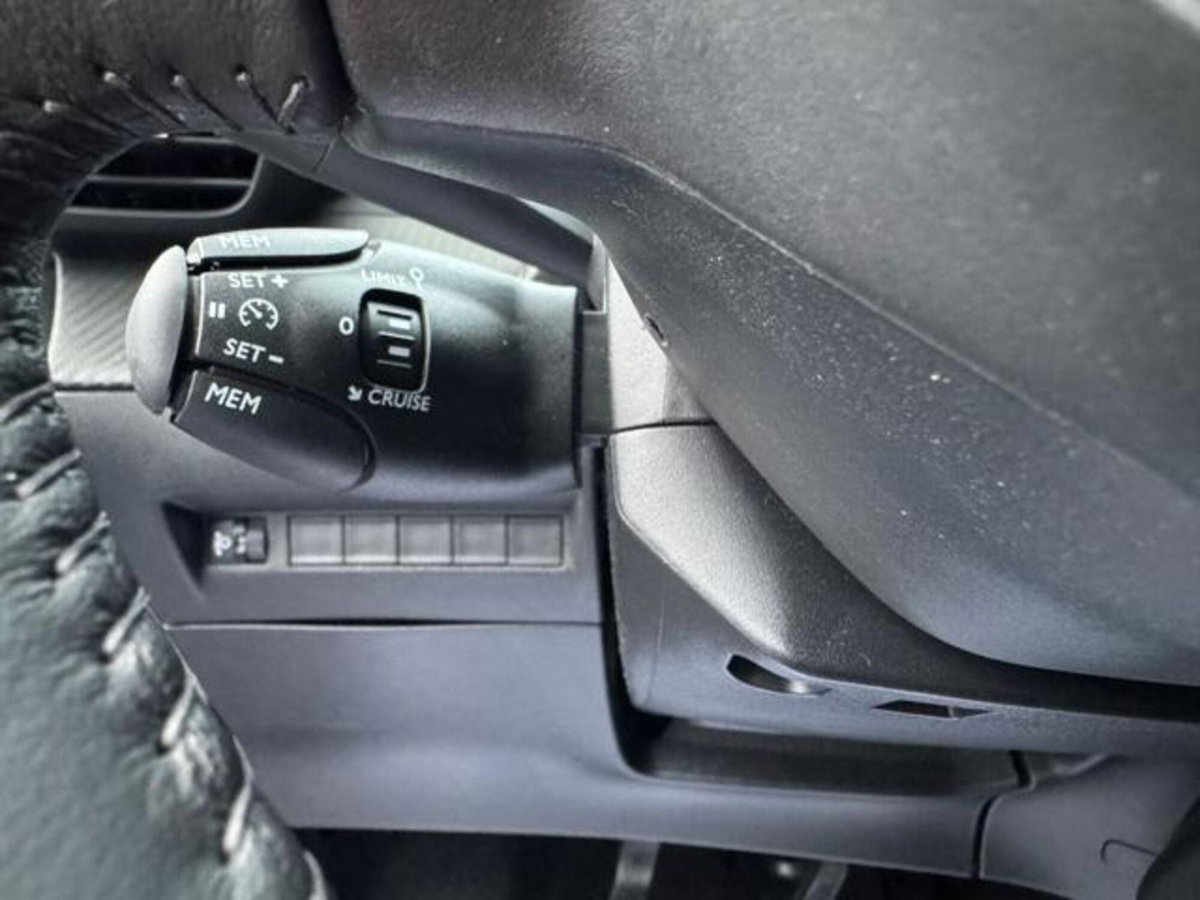 Peugeot 2008 PureTech 100 S&S Allure (17)