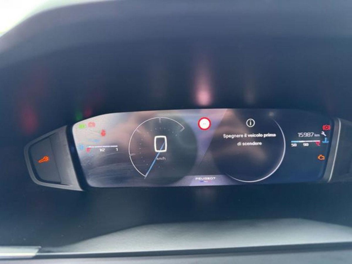 Peugeot 2008 PureTech 100 S&S Allure (18)
