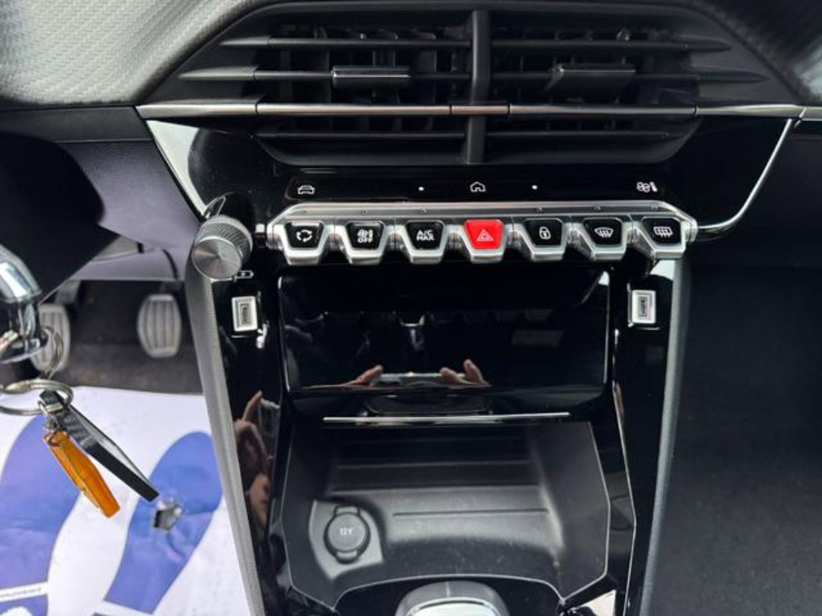 Peugeot 2008 PureTech 100 S&S Allure (19)
