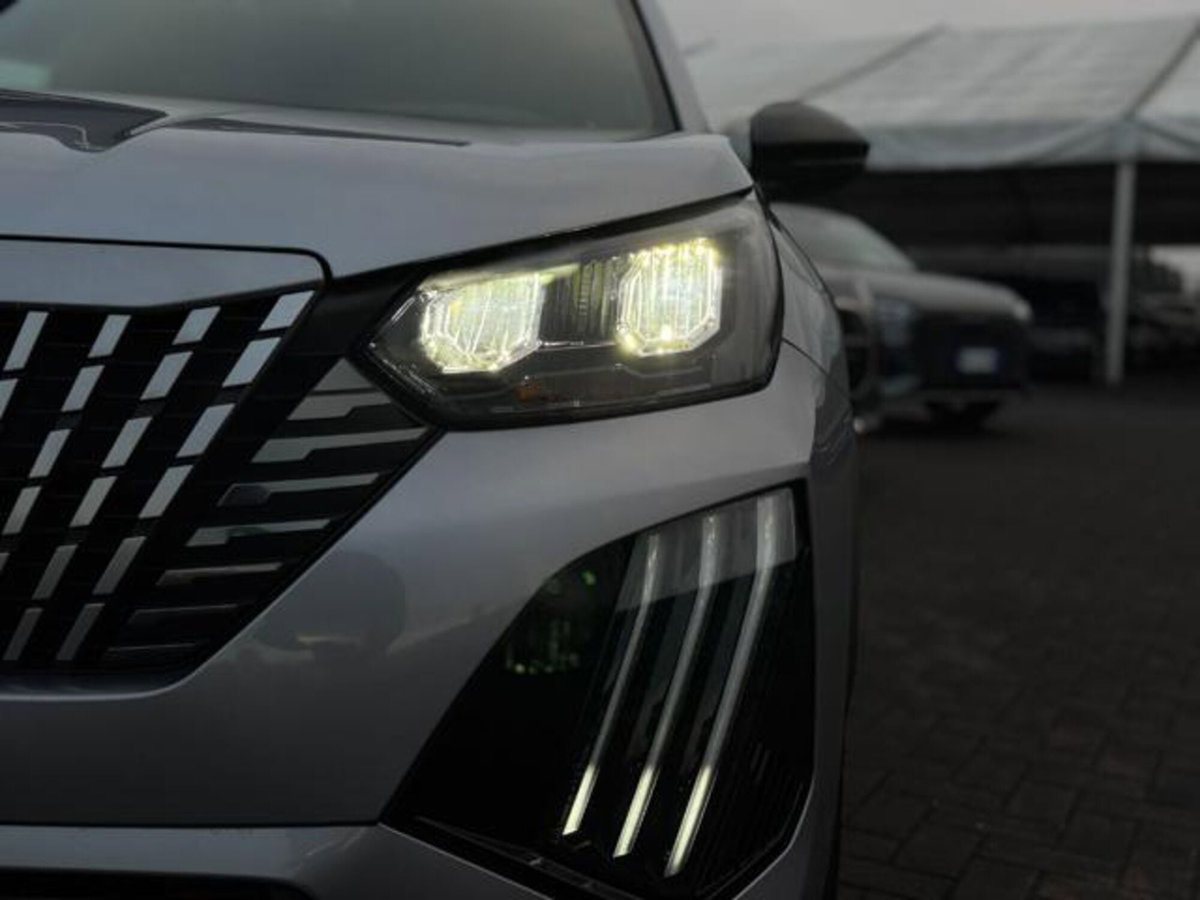 Peugeot 2008 PureTech 100 S&S Allure (8)