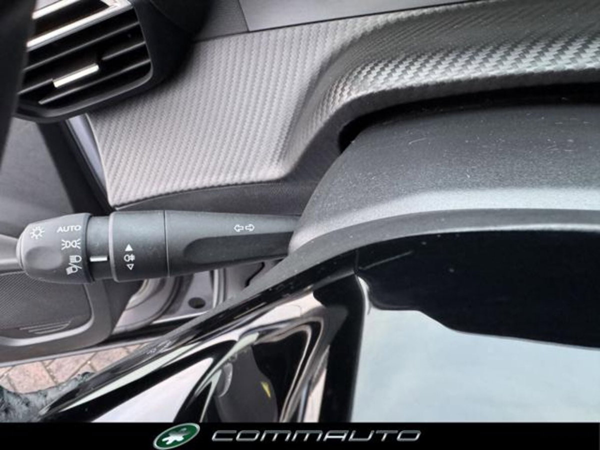 Peugeot 2008 PureTech 100 S&S Allure (16)