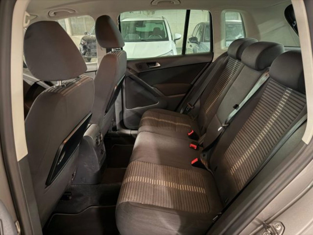 Volkswagen Tiguan 2.0 TDI DPF 4MOTION DSG Sport & Style (13)