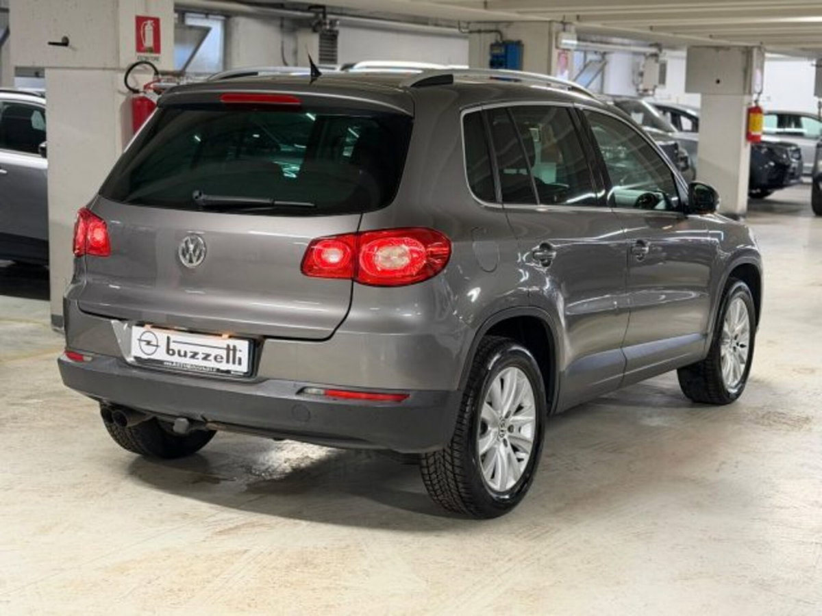 Volkswagen Tiguan 2.0 TDI DPF 4MOTION DSG Sport & Style (4)