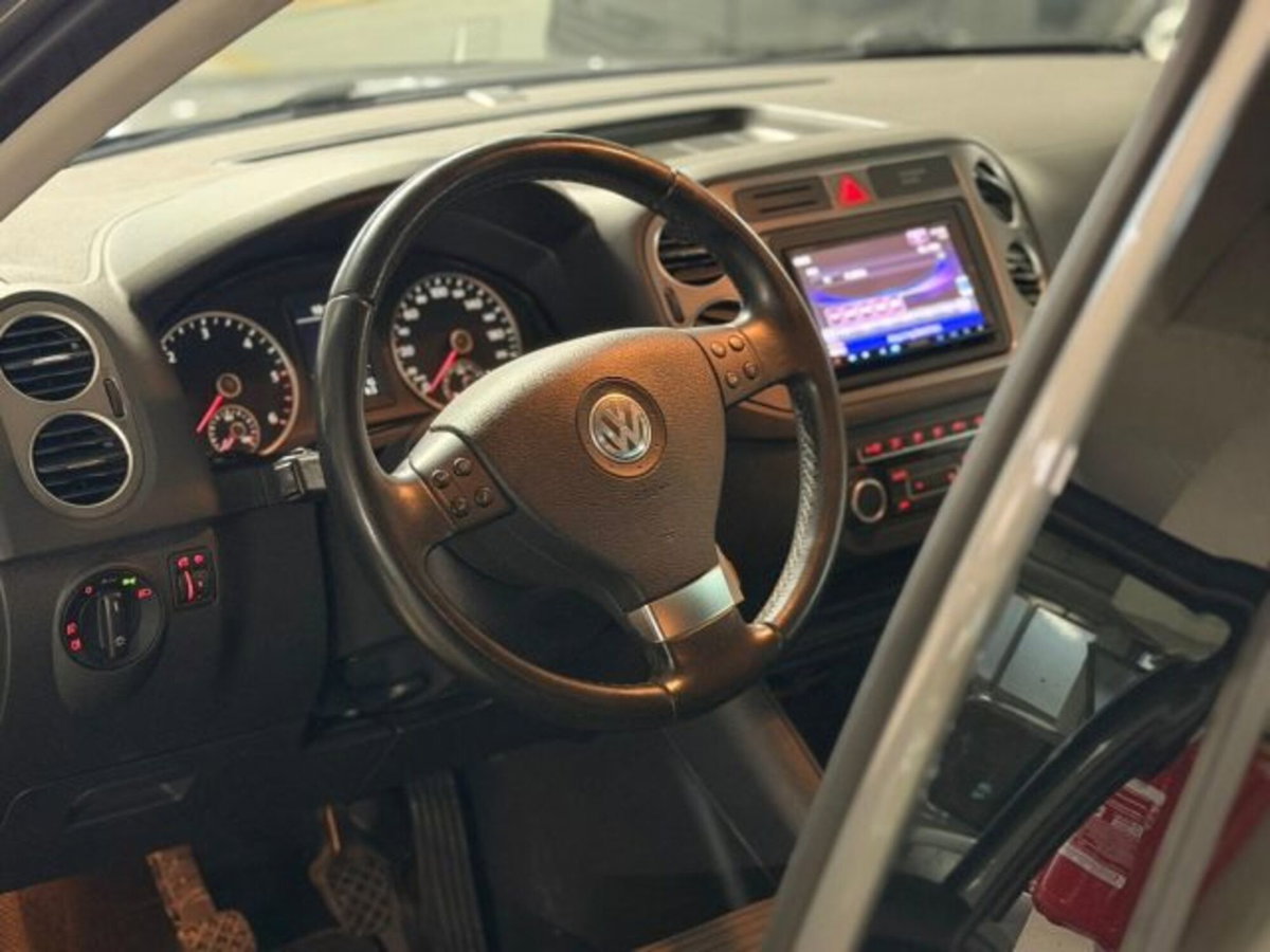 Volkswagen Tiguan 2.0 TDI DPF 4MOTION DSG Sport & Style (7)