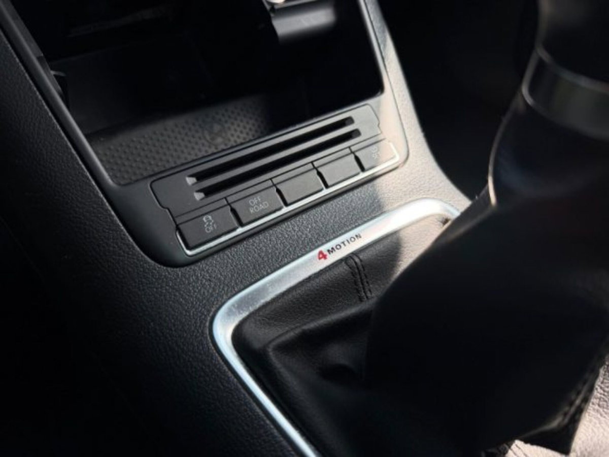 Volkswagen Tiguan 2.0 TDI DPF 4MOTION DSG Sport & Style (8)