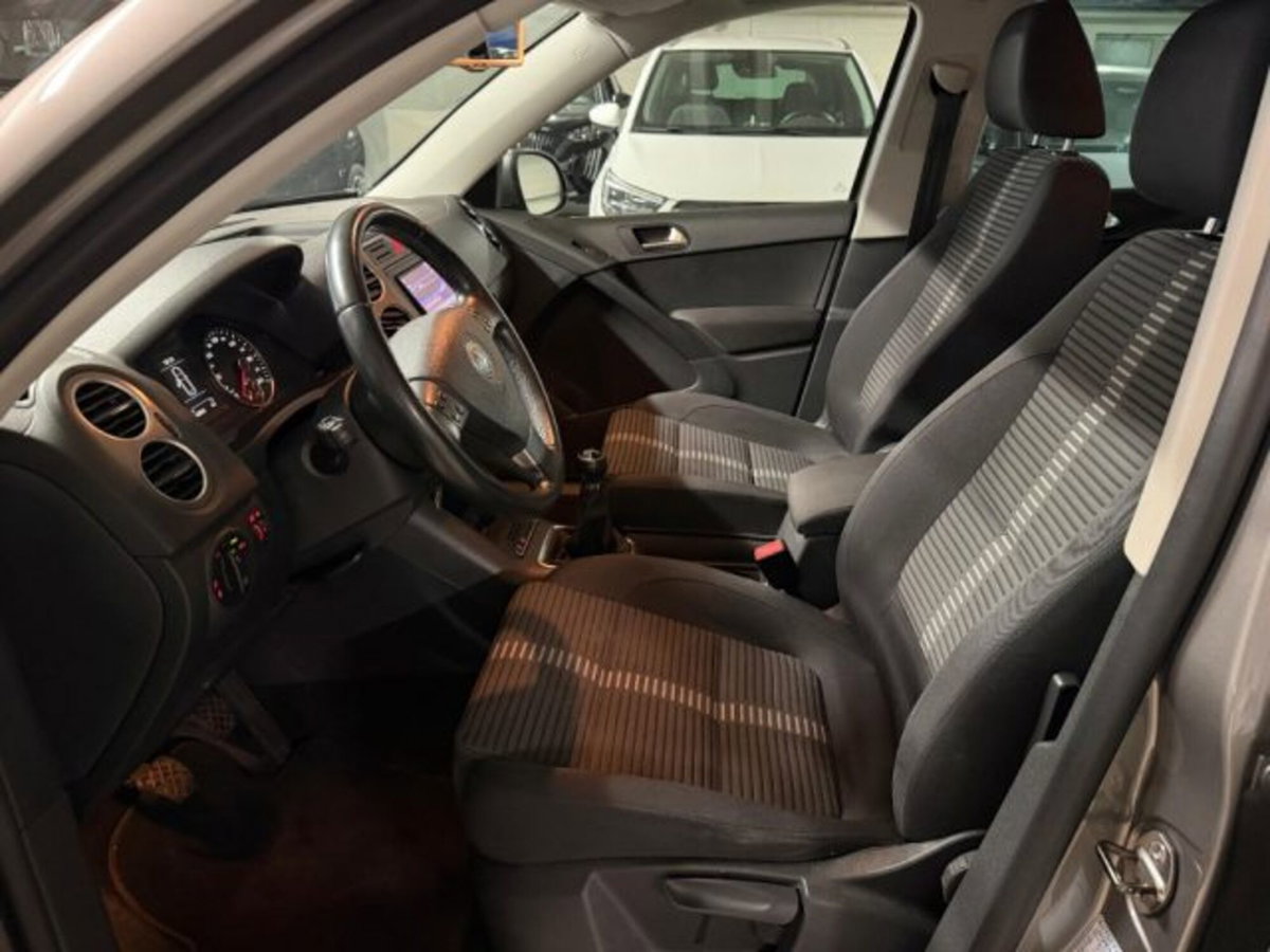 Volkswagen Tiguan 2.0 TDI DPF 4MOTION DSG Sport & Style (9)
