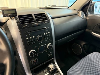 Suzuki Grand Vitara 1.9 DDiS 5 porte Crossover (11)