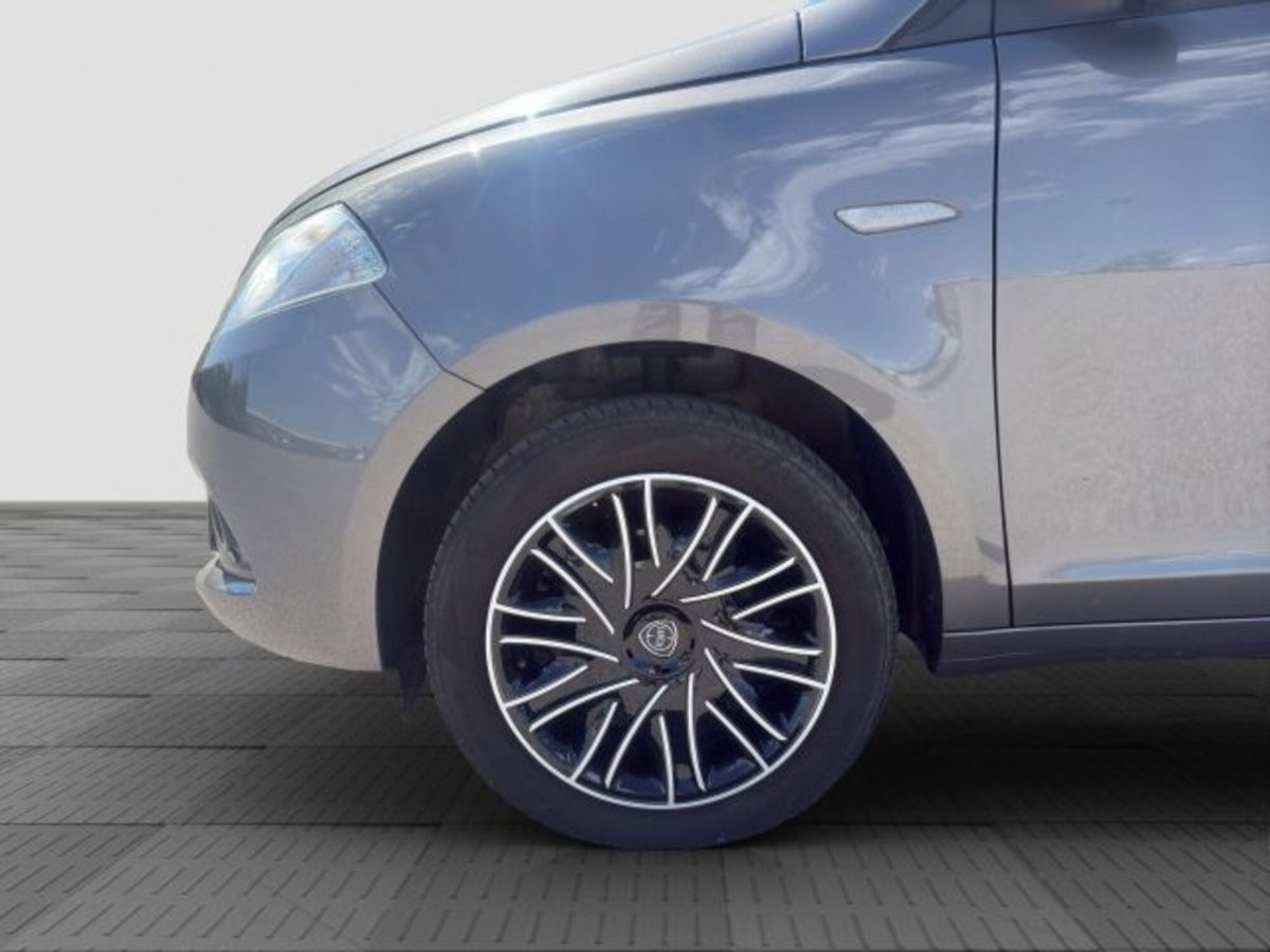 Lancia Ypsilon 1.0 FireFly 5 porte S&S Hybrid Silver Plus (15)