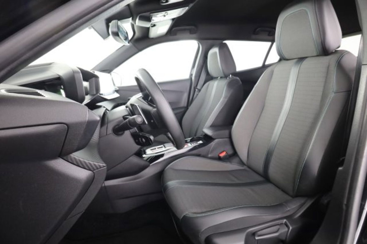 Peugeot 2008 BlueHDi 130 S&S EAT8 Allure Pack (2)