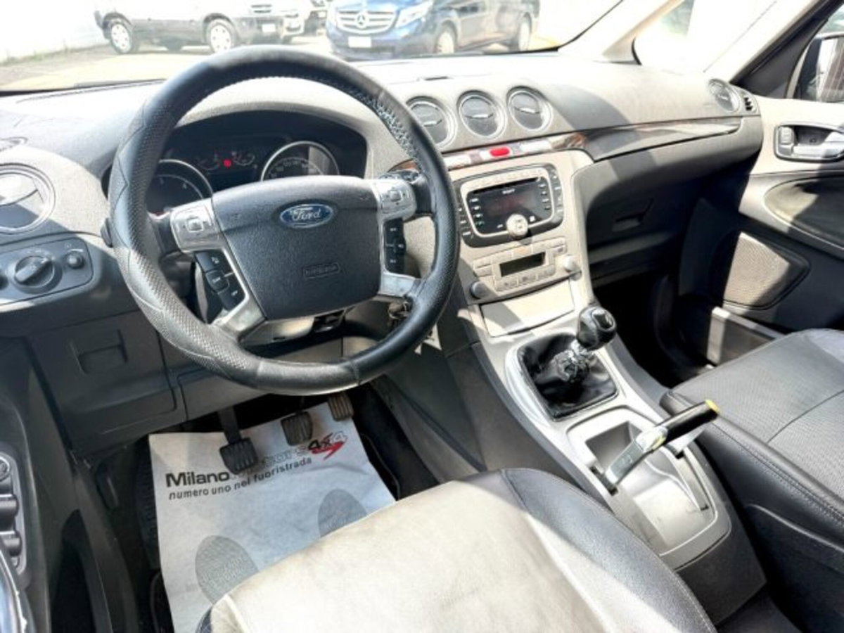 Ford Galaxy 2.0 TDCi 140 CV Ghia DPF (10)