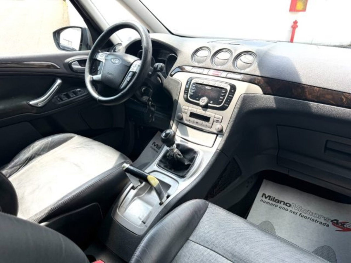 Ford Galaxy 2.0 TDCi 140 CV Ghia DPF (12)