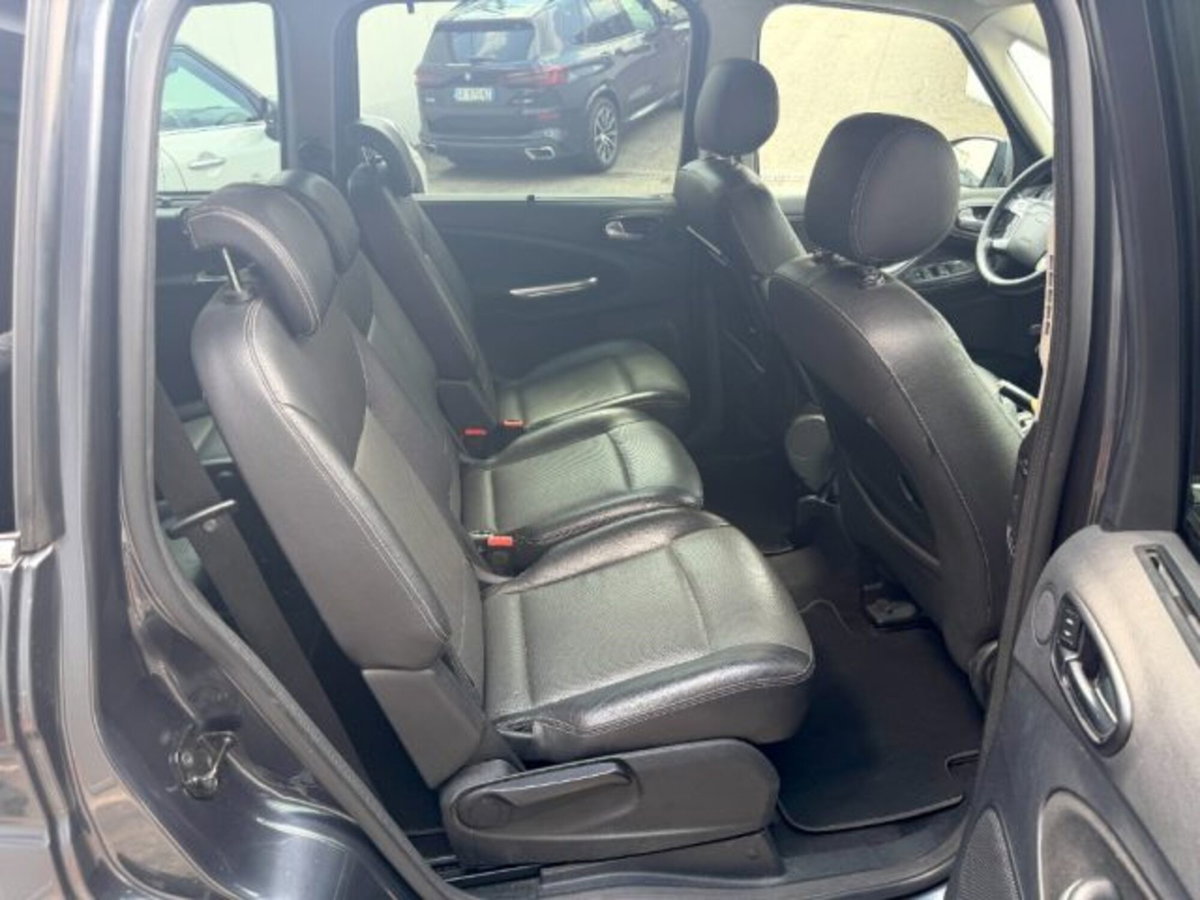 Ford Galaxy 2.0 TDCi 140 CV Ghia DPF (13)