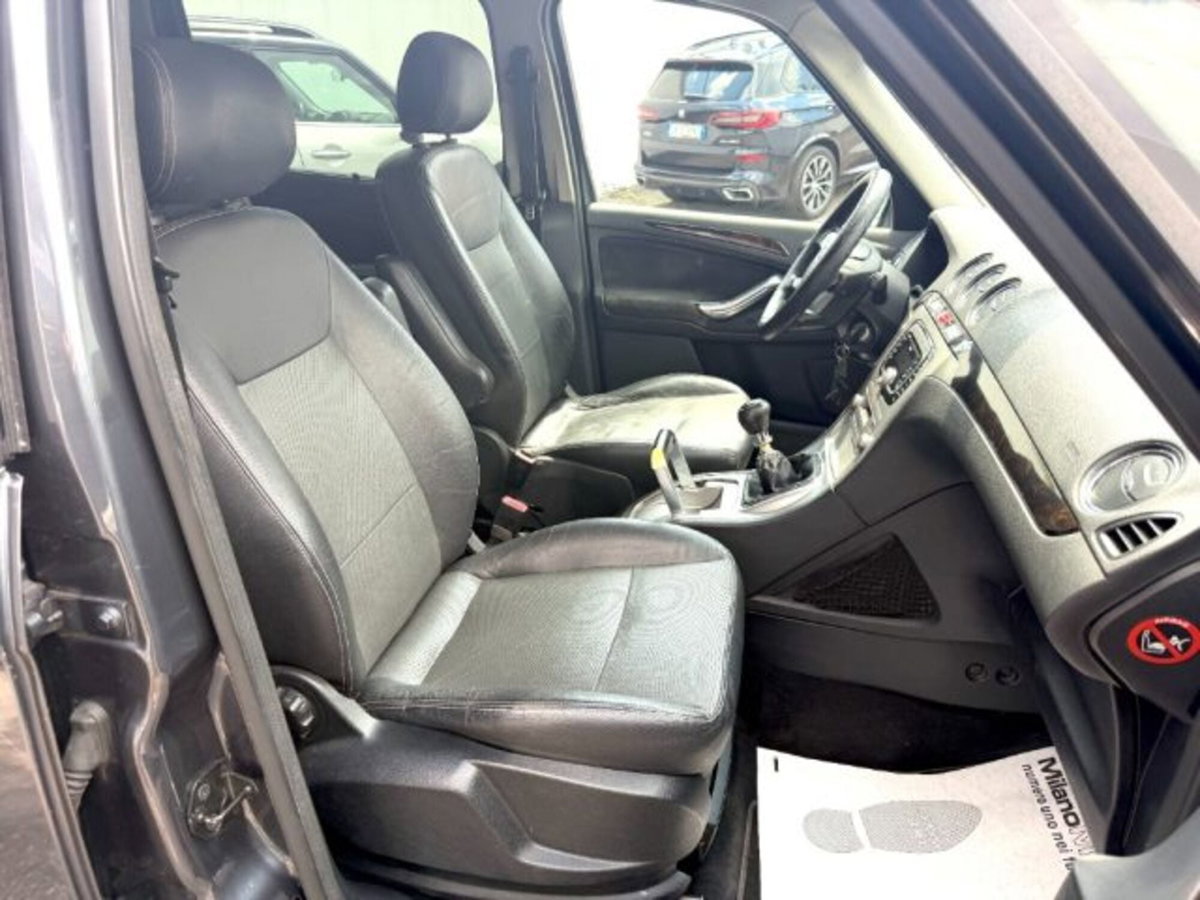 Ford Galaxy 2.0 TDCi 140 CV Ghia DPF (8)