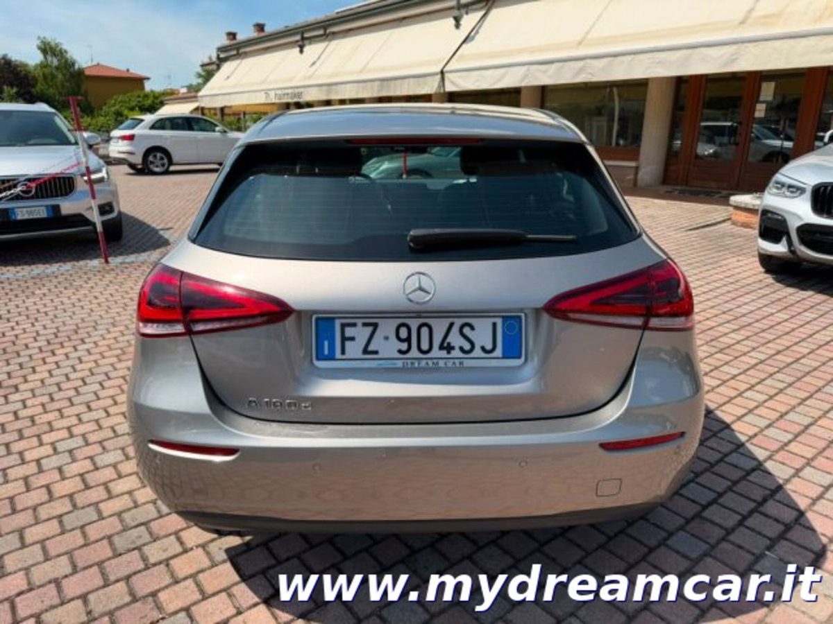 Mercedes-Benz Classe A Sedan 180 d Automatic 4p. Premium (13)