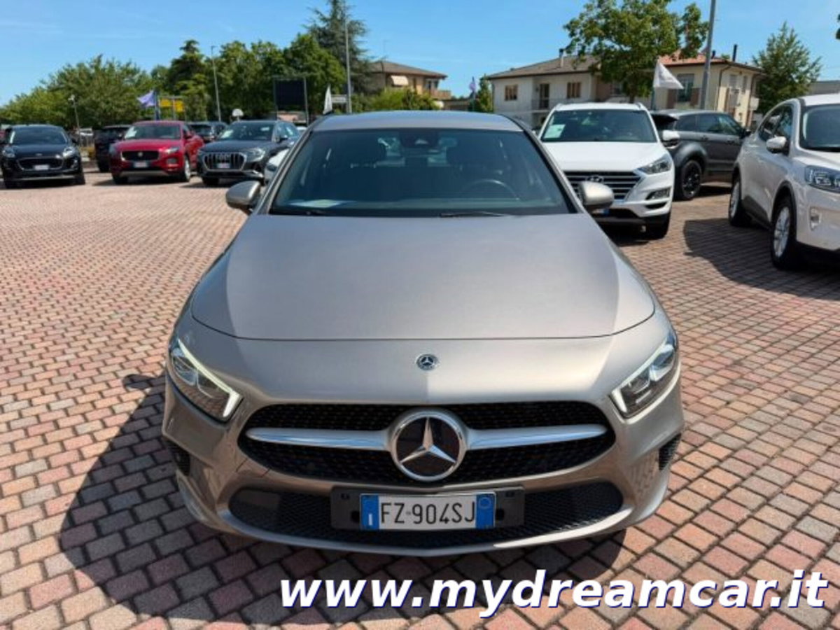 Mercedes-Benz Classe A Sedan 180 d Automatic 4p. Premium (14)
