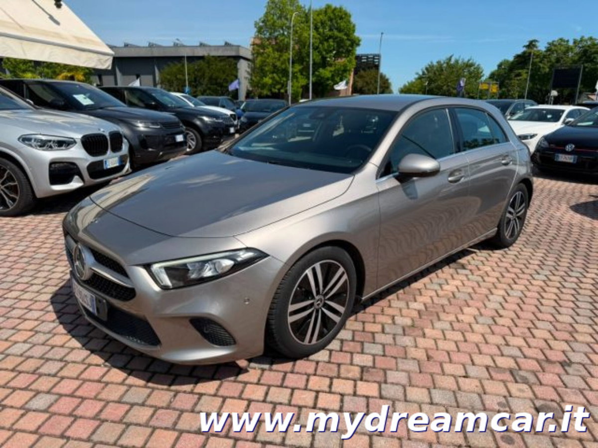 Mercedes-Benz Classe A Sedan 180 d Automatic 4p. Premium (2)