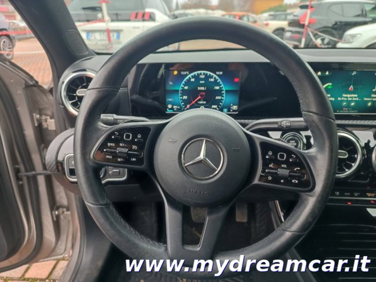 Mercedes-Benz Classe A Sedan 180 d Automatic 4p. Premium (9)