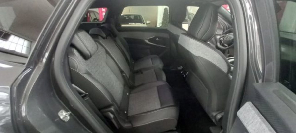 Peugeot 5008 1.2 hybrid 48V Allure Pack 136cv e-dcs 6 (10)