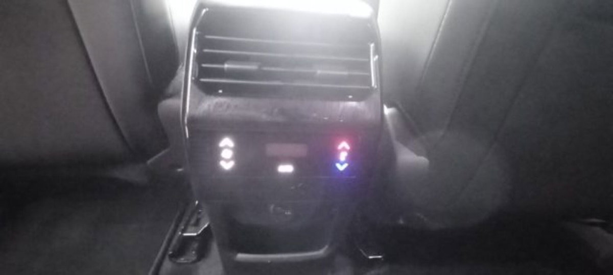 Peugeot 5008 1.2 hybrid 48V Allure Pack 136cv e-dcs 6 (11)