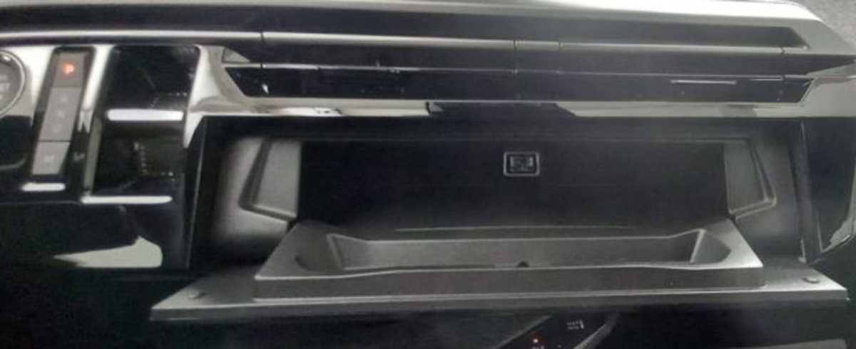 Peugeot 5008 1.2 hybrid 48V Allure Pack 136cv e-dcs 6 (17)