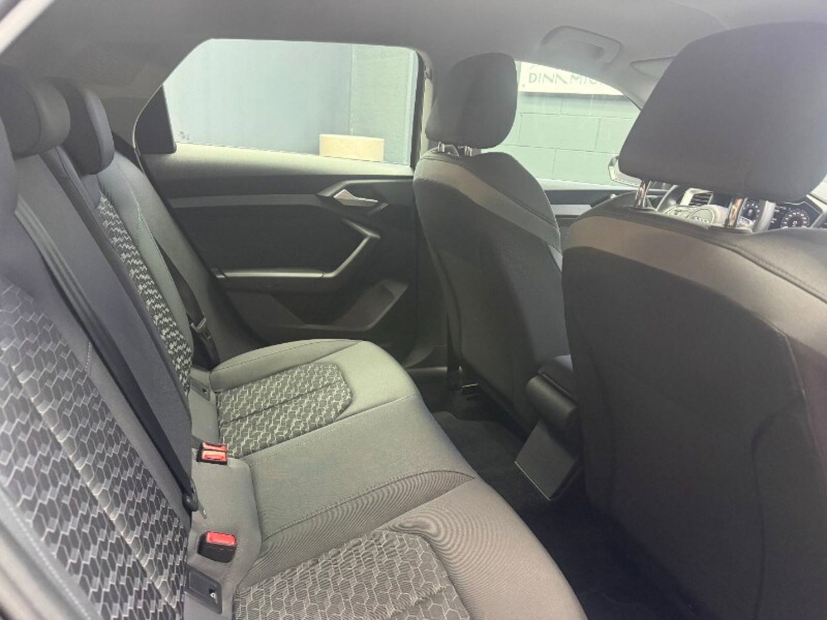 Audi A1 Sportback 30 TFSI Identity Black (10)