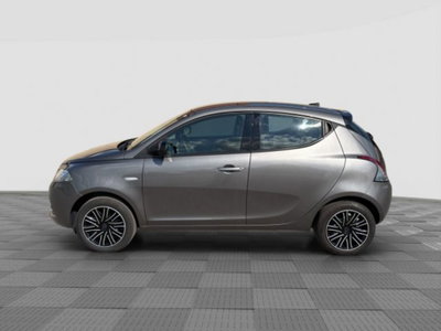 Lancia Ypsilon 1.0 FireFly 5 porte S&S Hybrid Silver Plus (2)