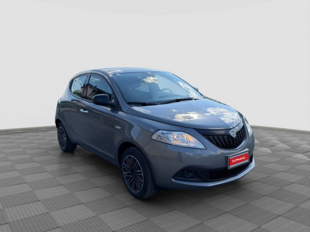 Lancia Ypsilon 1.0 FireFly 5 porte S&S Hybrid Silver Plus (7)