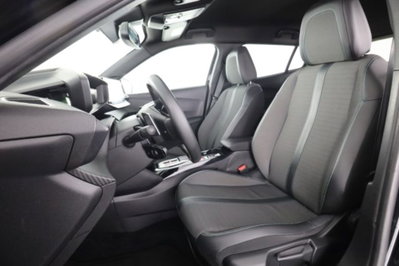 Peugeot 2008 BlueHDi 130 S&S EAT8 Allure Pack (2)