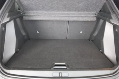 Peugeot 2008 BlueHDi 130 S&S EAT8 Allure Pack (6)
