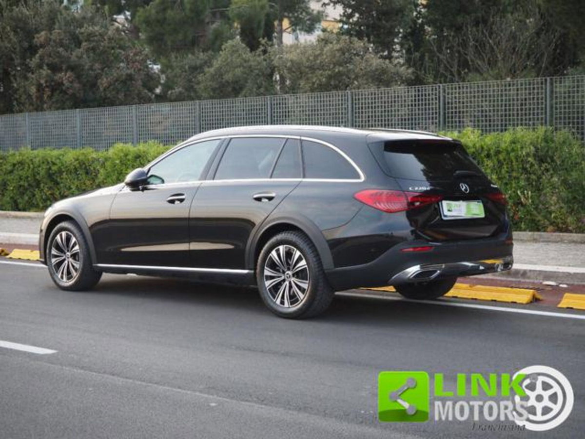 Mercedes-Benz Classe C Station Wagon All-Terrain 220 d mhev Premium Plus 4matic auto (18)