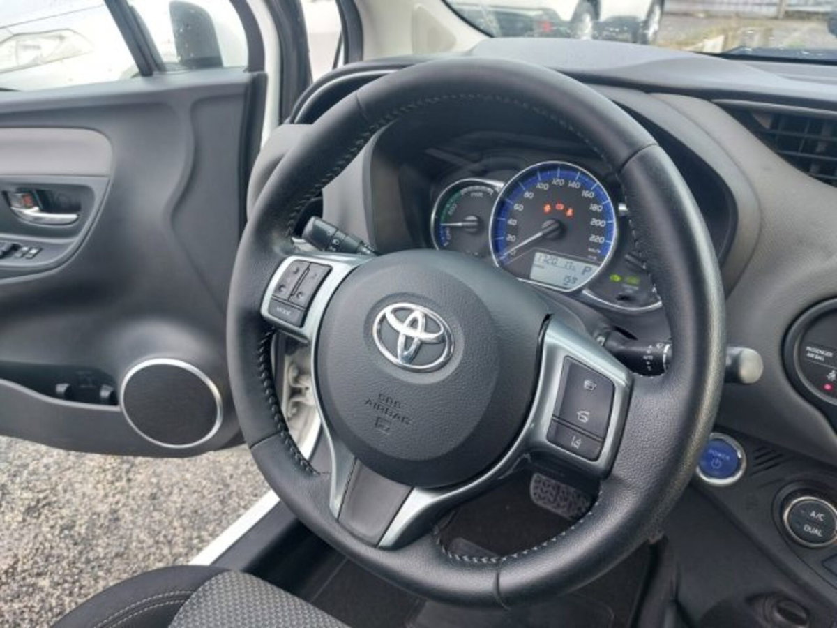 Toyota Yaris 1.5 Hybrid 5 porte Energy (18)