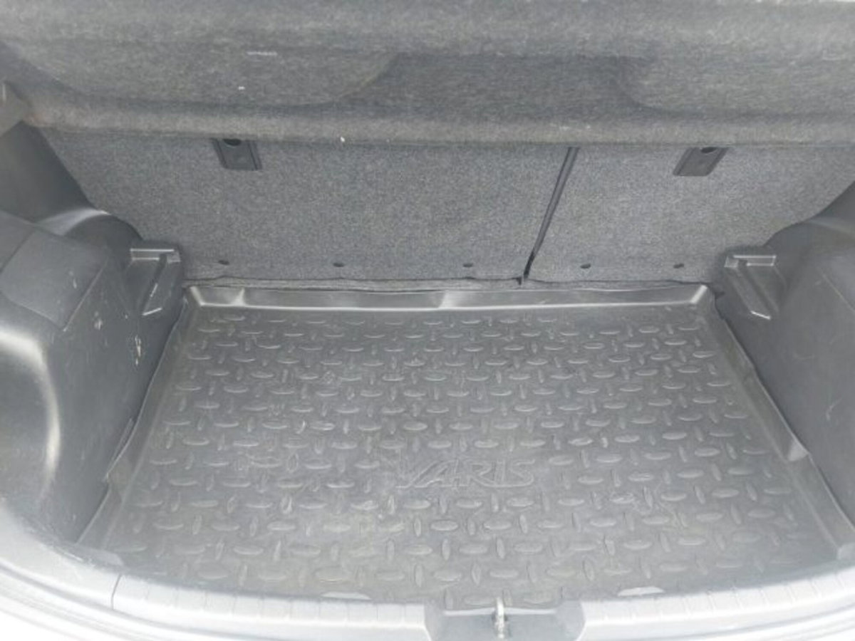 Toyota Yaris 1.5 Hybrid 5 porte Energy (8)