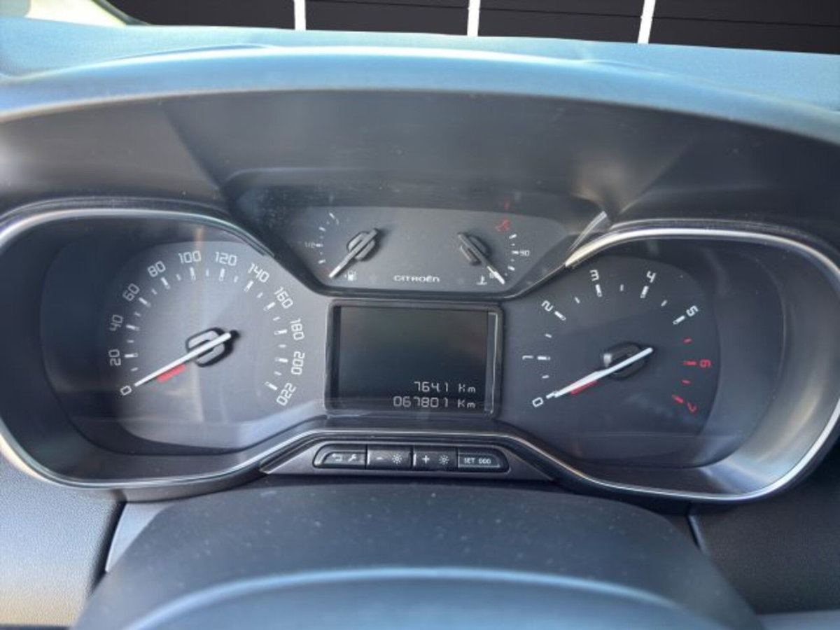 Citroen C3 Aircross BlueHDi 100 S&S Shine (11)