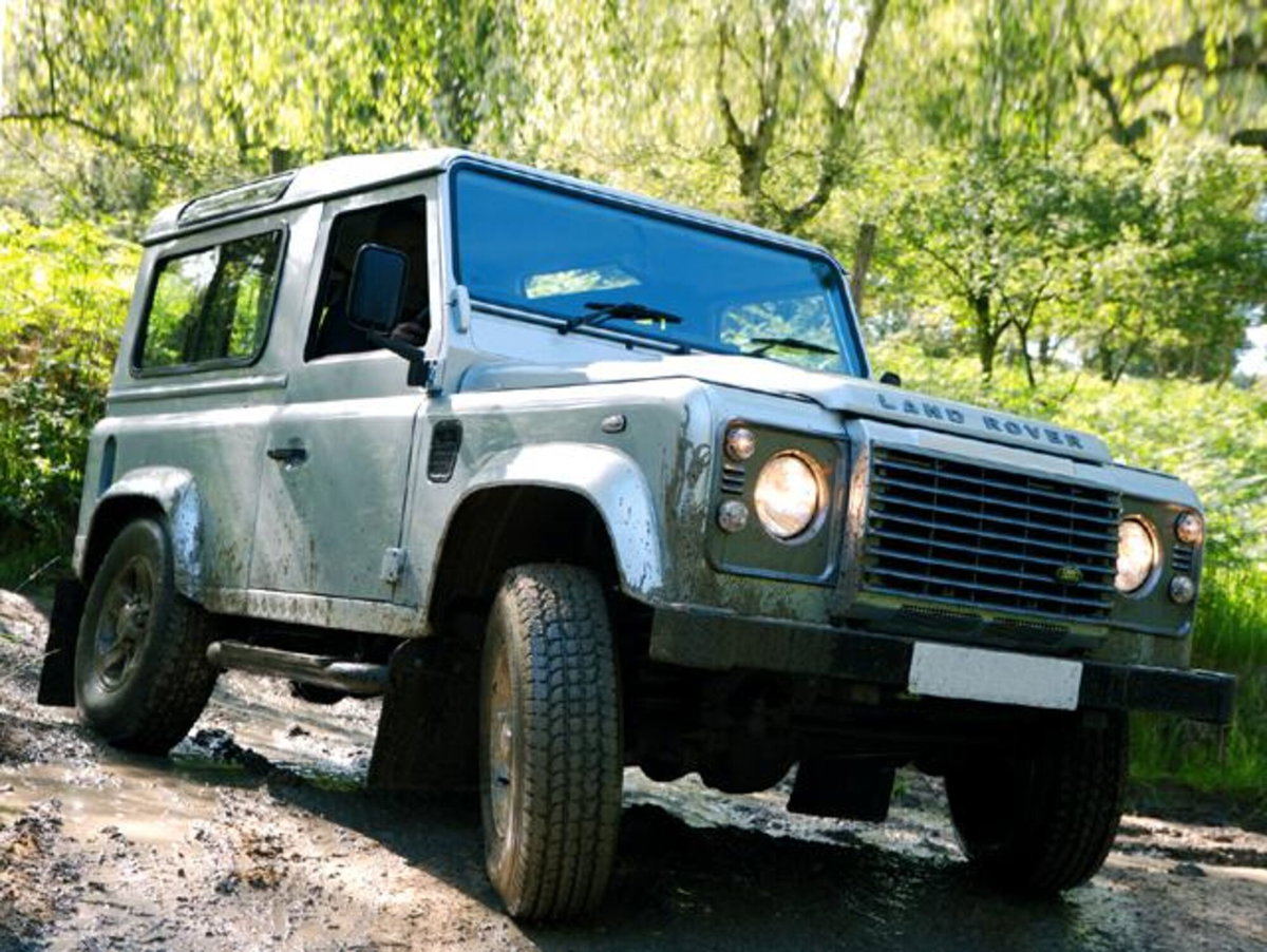 Land Rover Defender 90 2.4 TD4 Station Wagon SE