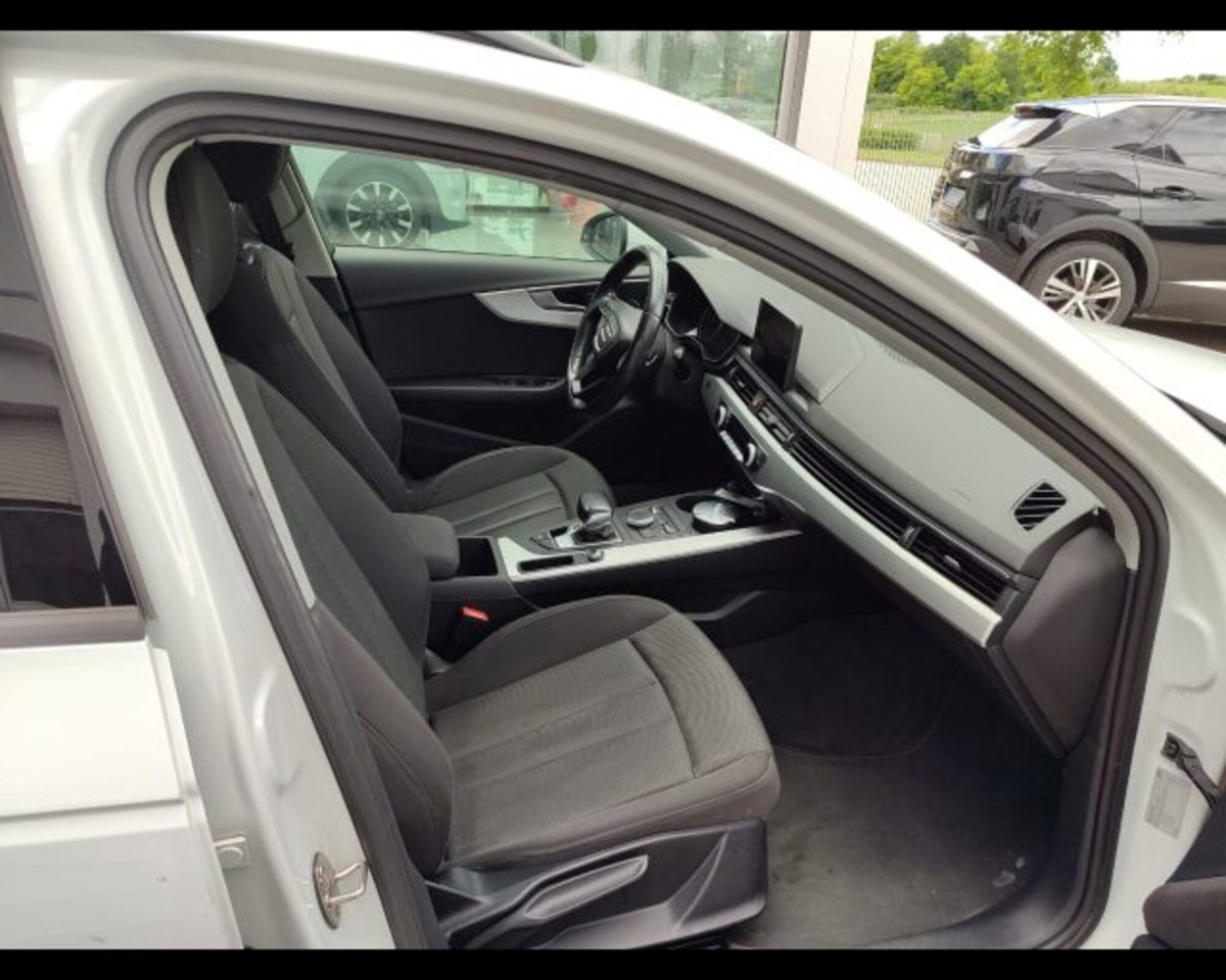 Audi A4 Avant 2.0 TDI 150 CV ultra S tronic (11)
