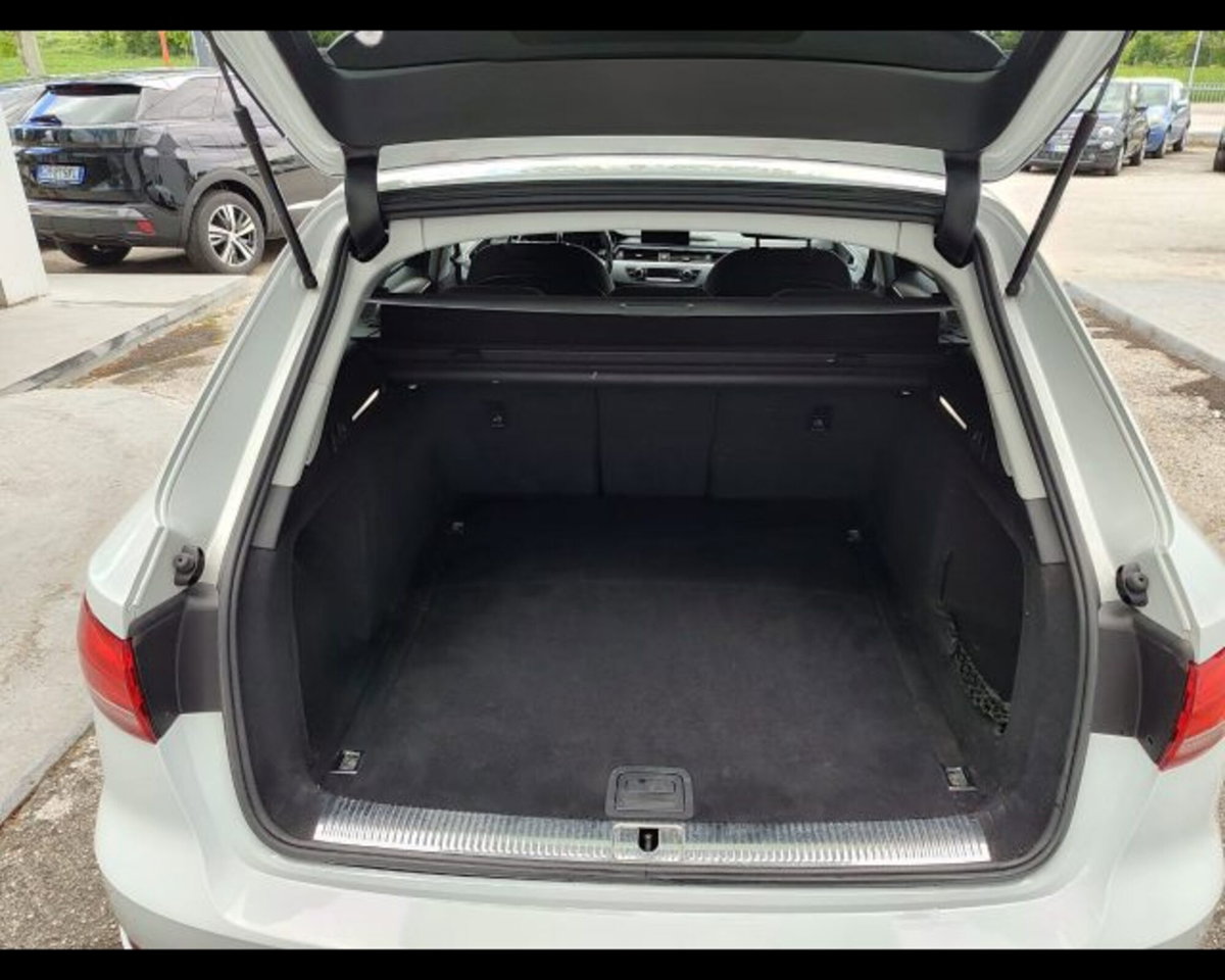 Audi A4 Avant 2.0 TDI 150 CV ultra S tronic (19)