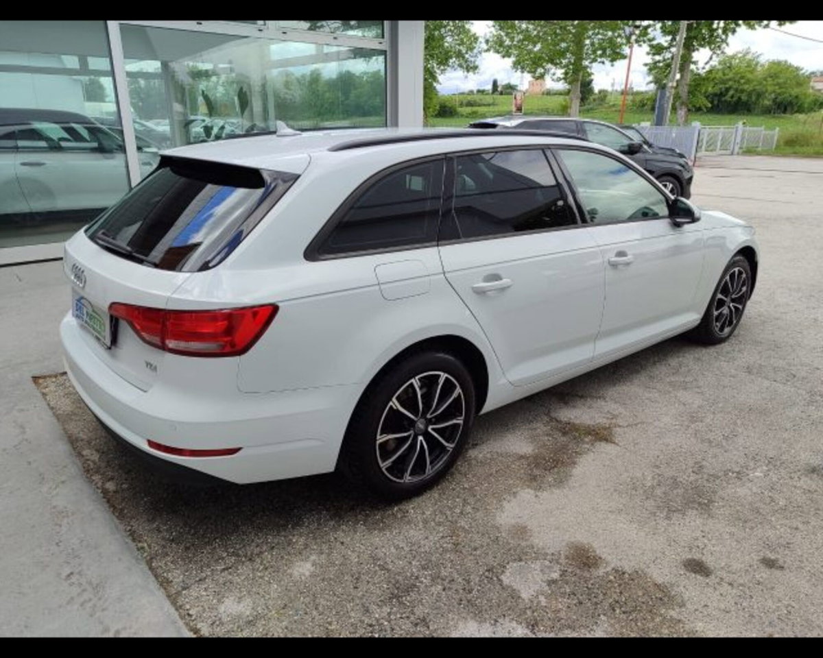Audi A4 Avant 2.0 TDI 150 CV ultra S tronic (4)