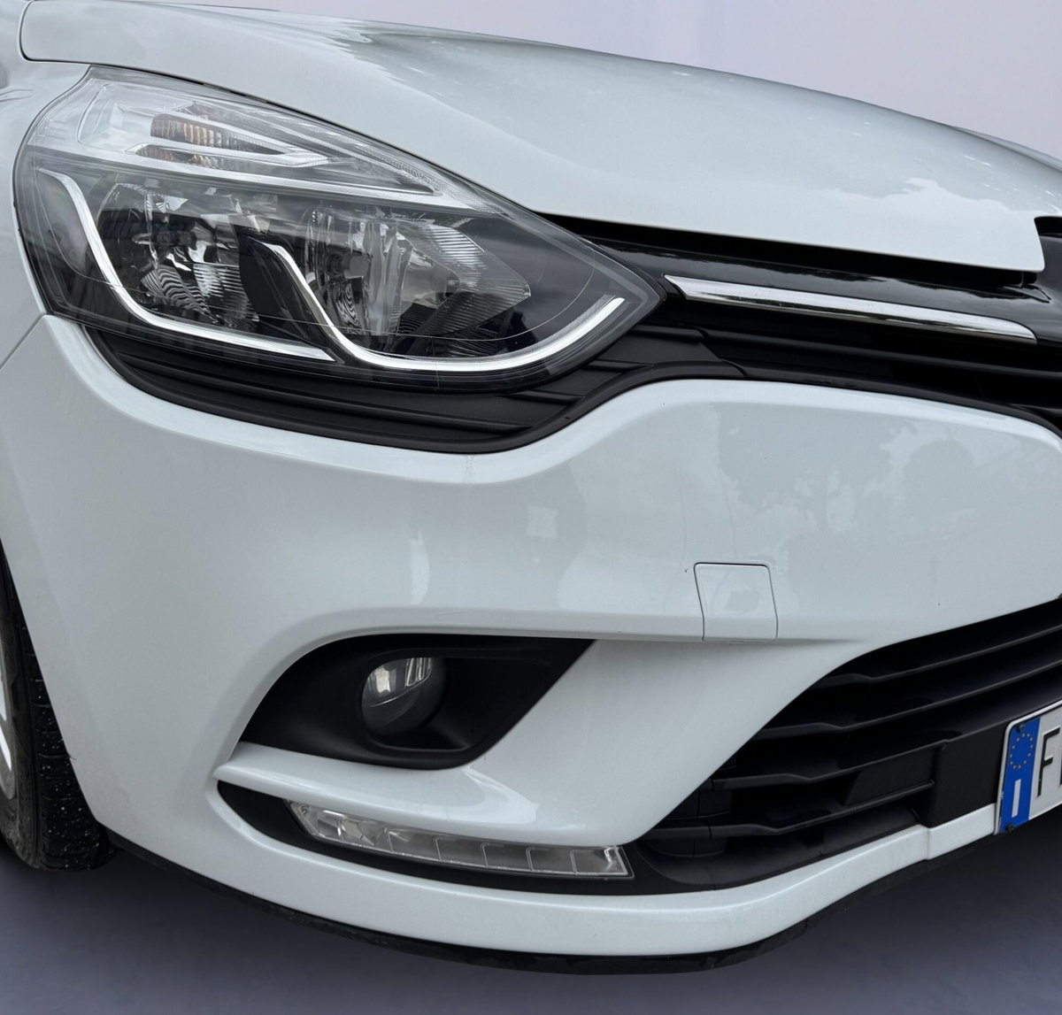 Renault Clio dCi 8V 75 CV 5 porte Moschino Zen (16)