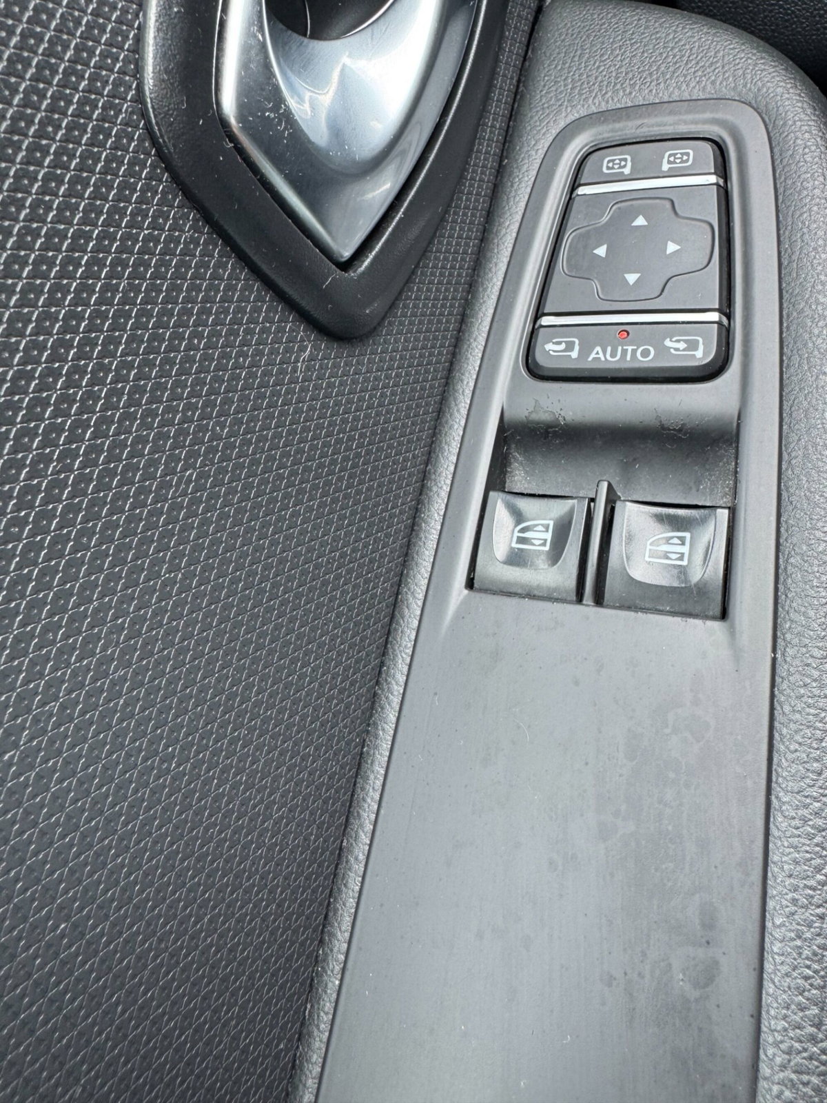 Renault Clio dCi 8V 75 CV 5 porte Moschino Zen (19)