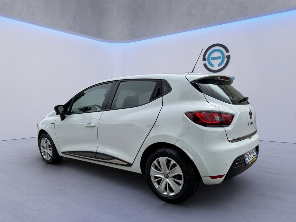 Renault Clio dCi 8V 75 CV 5 porte Moschino Zen (4)